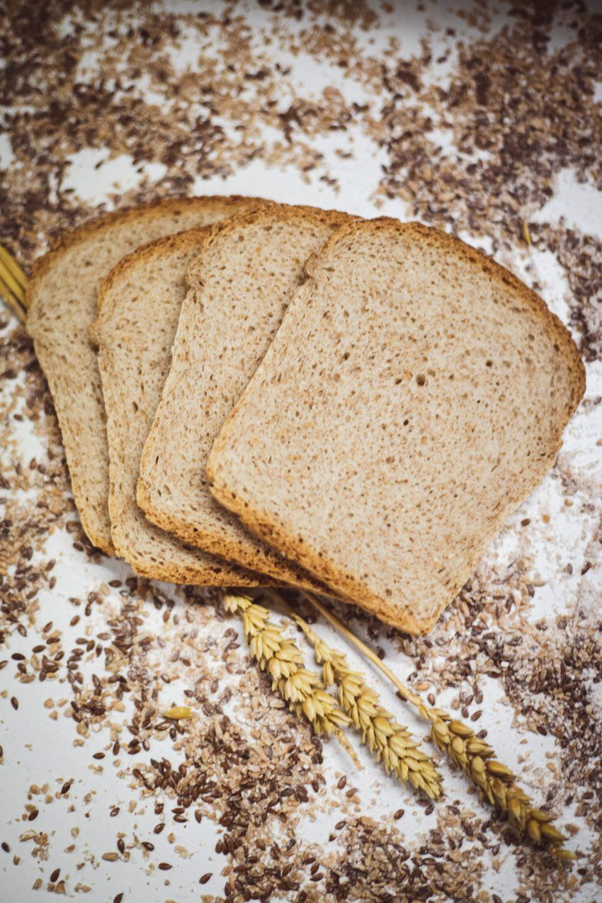 pan de espelta cortado